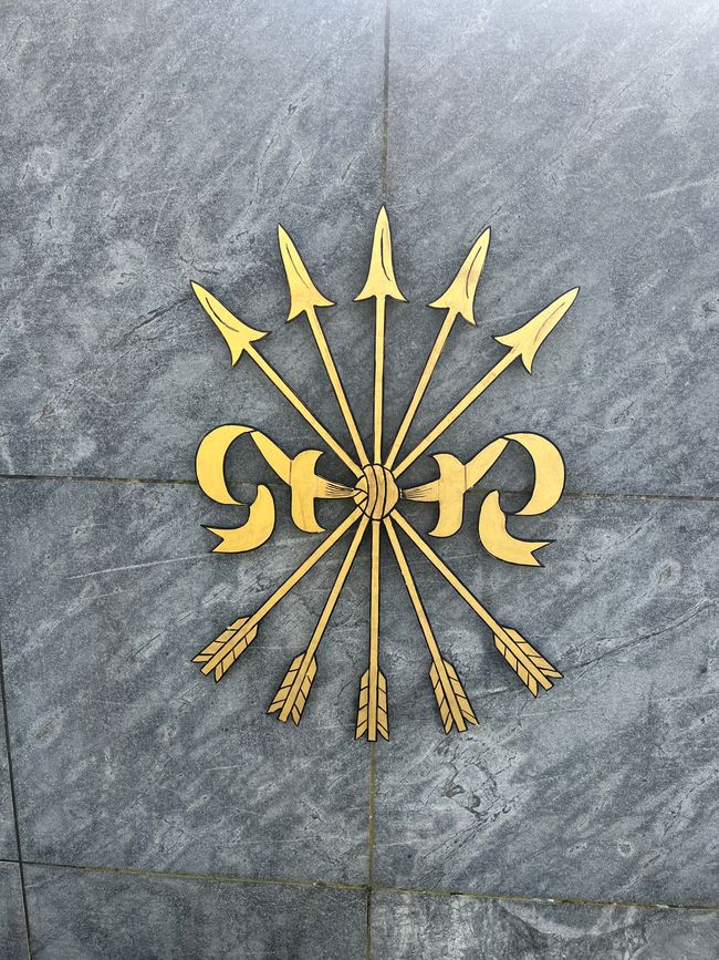 The Rothchild family crest